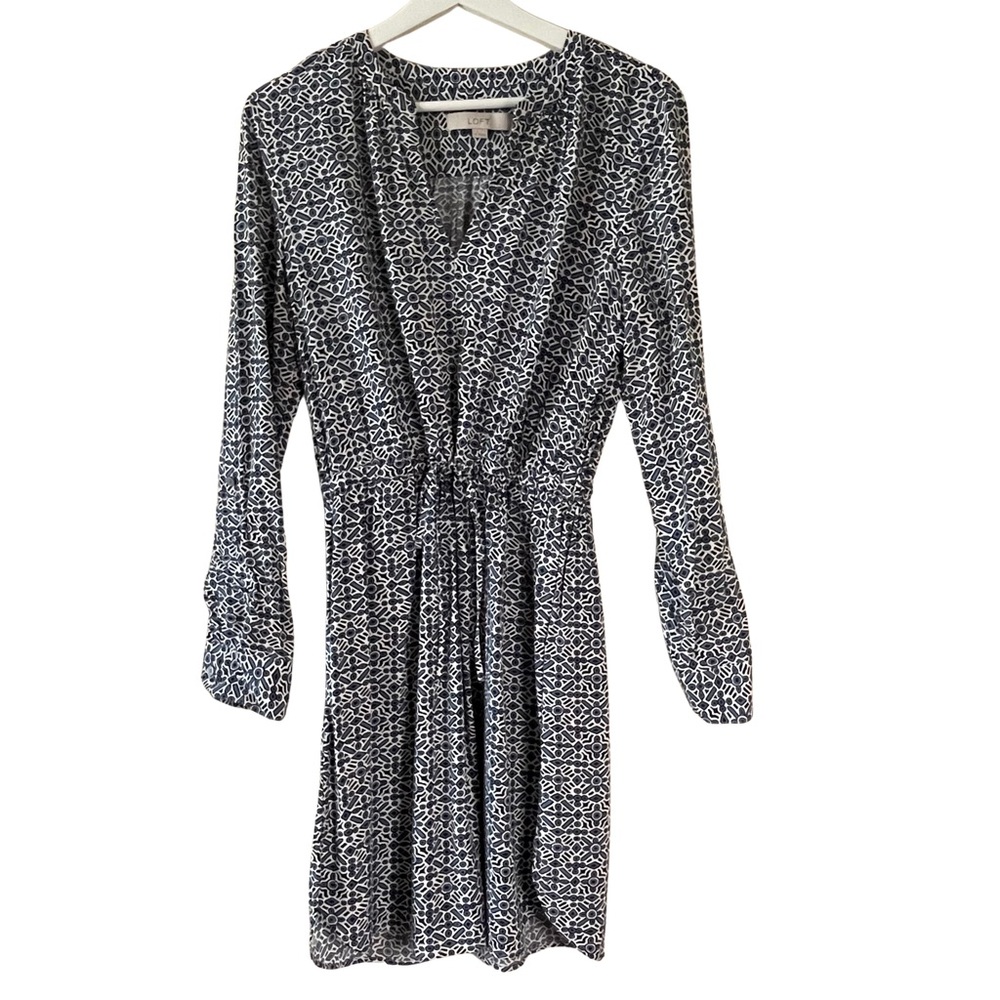 Loft Women’s Size M dress navy/cream, v-neck, tied waist, cuff or roll sleeves